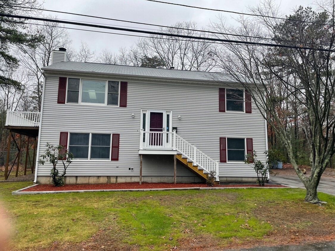 20 N Elmore Ave, North Providence, RI 02911 House Rental in North