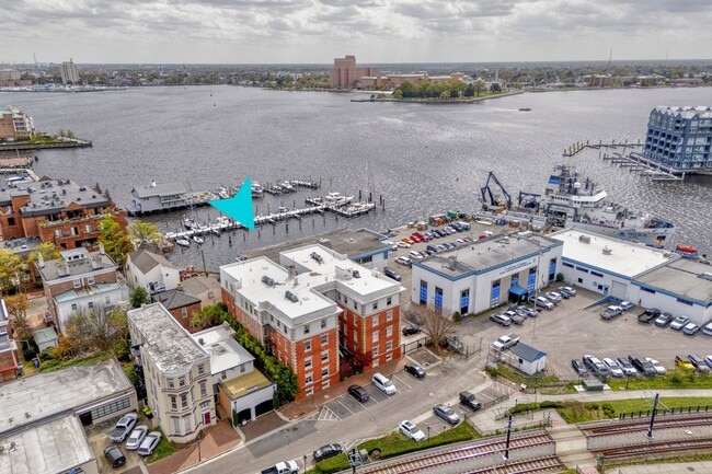 Building Photo - Amazing Garden-Style Condo Available NOW! ...