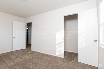 Building Photo - 1527 E Fortuna St