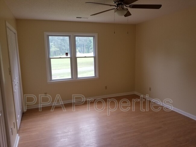 Building Photo - 2892 Willow Cove Dr