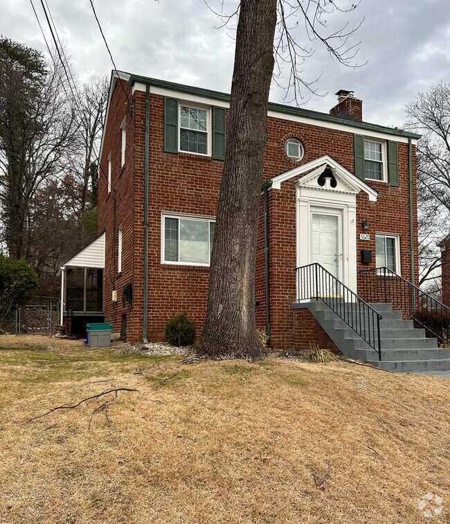 Building Photo - 5620 Hawthorne St