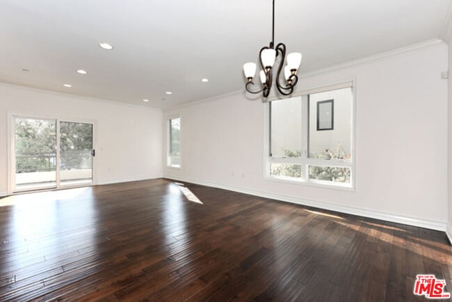 Foto del edificio - 2347 Fox Hills Dr