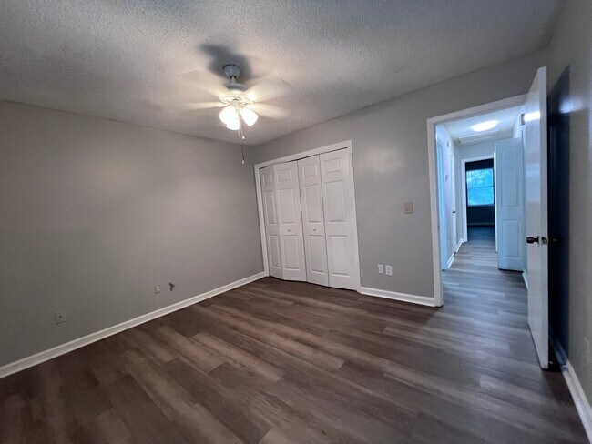 Foto del edificio - 4009 Hawthorne Cir