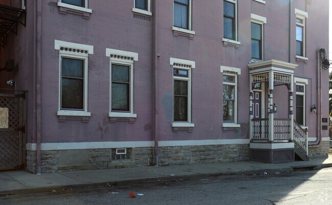 Foto del edificio - Beethoven Place Townhomes
