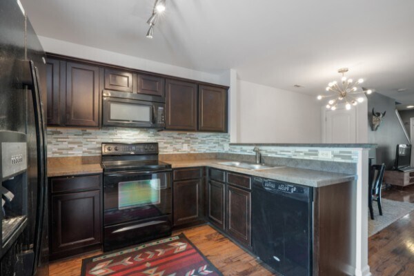 Building Photo - 1322 Riverbrook Dr