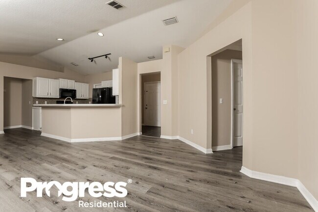 Building Photo - 210 Bloxam Ave