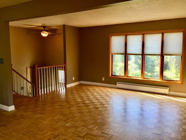 Building Photo - 728 Green Briar Rd