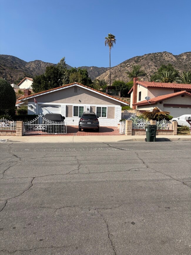 Building Photo - 3343 Tannencrest Dr