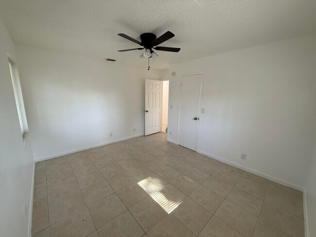 Foto del edificio - 4163 42nd Ave S