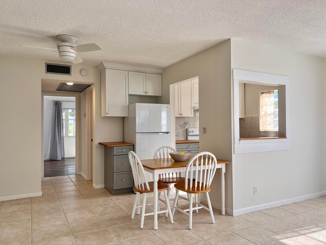 349 Sheffield O, West Palm Beach, FL 33417 Condo for Rent in West