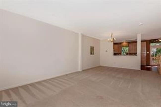 Building Photo - WELL MAINTAINED TOWNHOUSE WITH ONE CAR GARAGE, DECK,