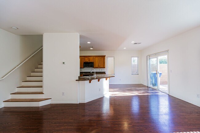 Foto del edificio - Beautiful 2 story Home