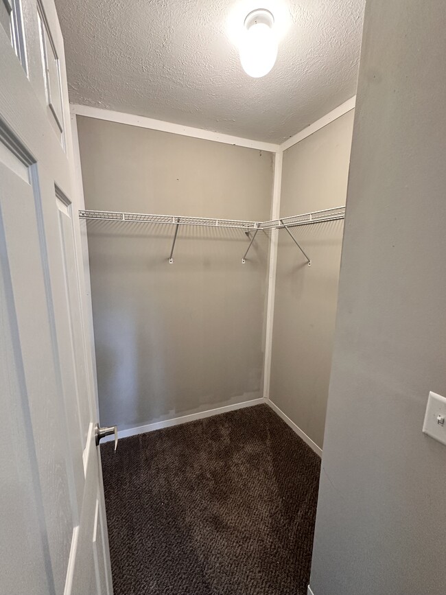 Building Photo - 253 Old Mobile Hwy