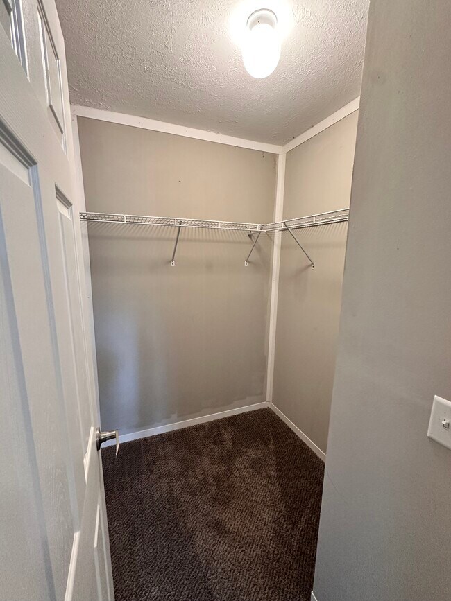 Foto del edificio - 253 Old Mobile Hwy