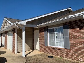 Building Photo - 15548 Trailside Ln