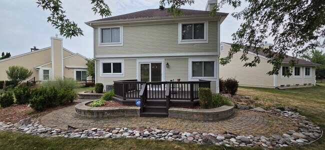 Foto del edificio - 380 Huntington Ct