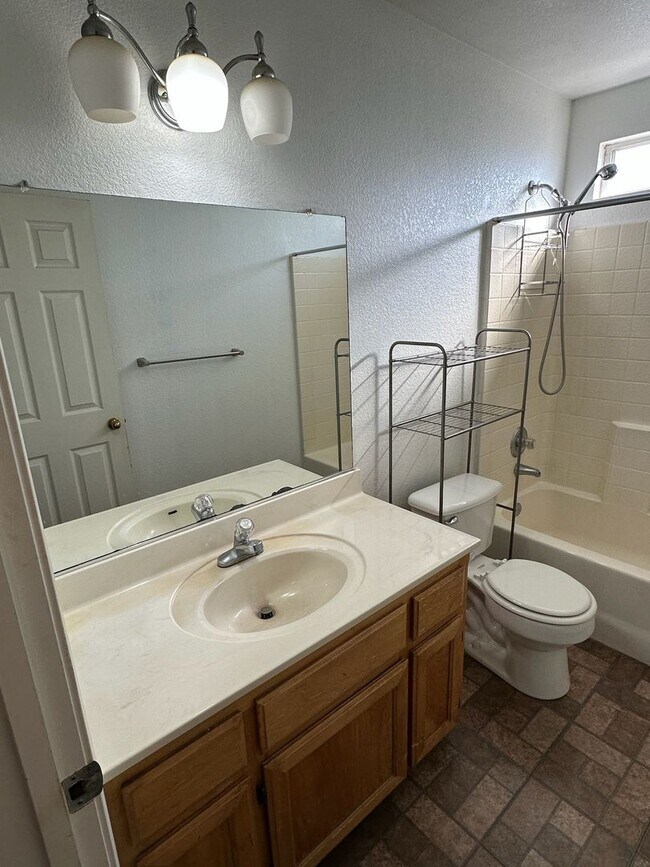 Foto del edificio - 1984 W Merritt Ave