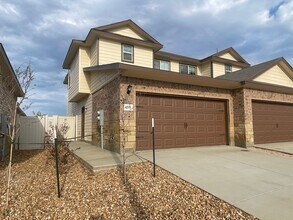 Building Photo - 459 Emma Dr