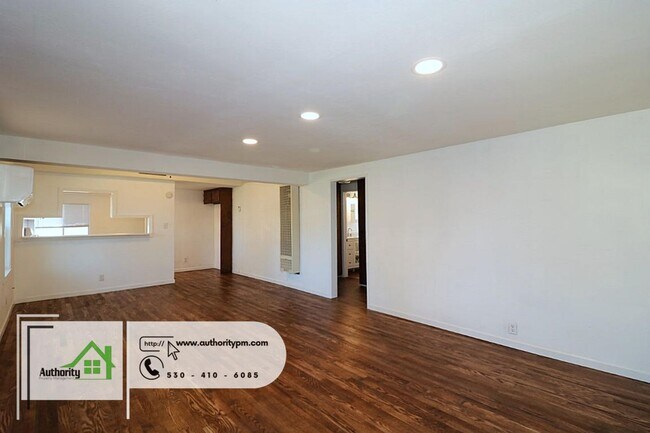 Foto del edificio - 1575 First St-  Fresh Paint with other upd...