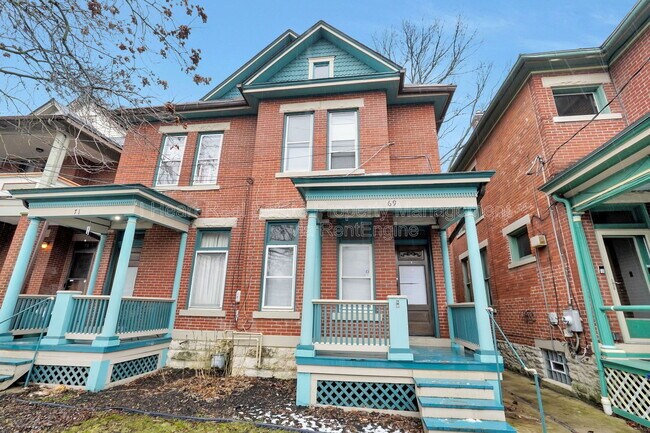 Foto del edificio - 69 E 1st Ave