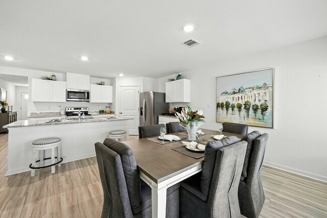 Cocina/comedor Cullen - Villas at Oak Bend - Home Rentals