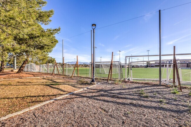 Foto del edificio - single story upgraded walking distance to park