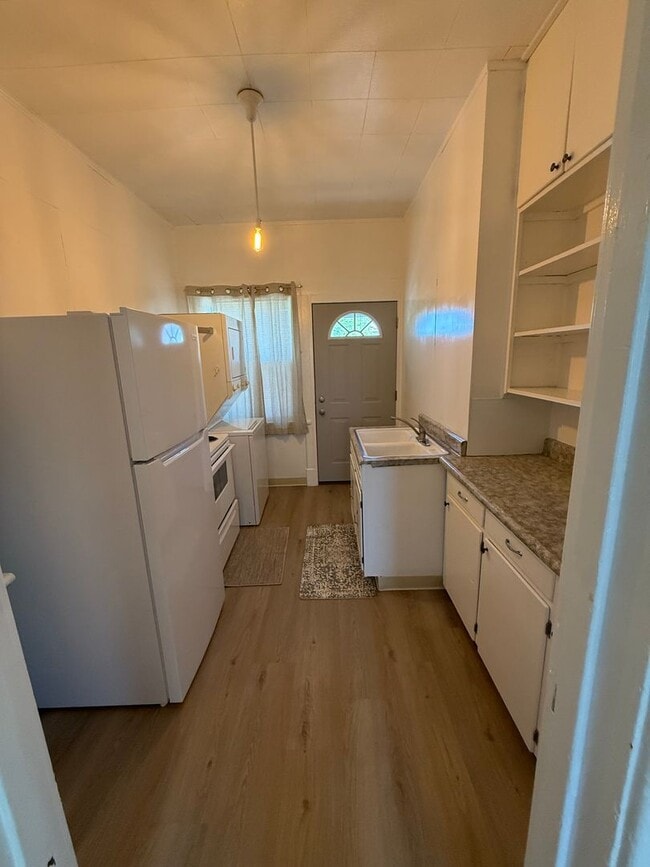Foto del edificio - B&amp;B Rentals - 101 E 19thSt