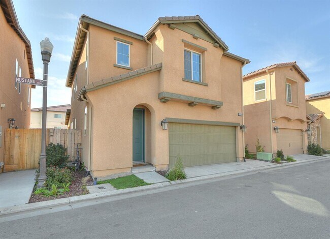 Foto del edificio - 3 br, 2.5 bath House - 2574 Mustang Dr