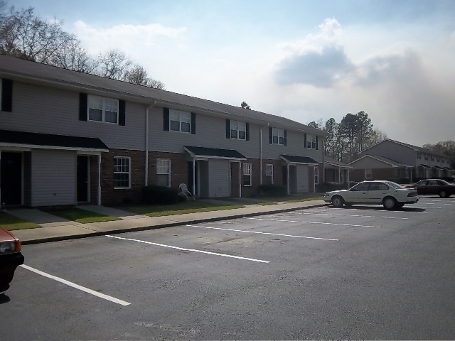 Building Photo - Maple Glen Apartments