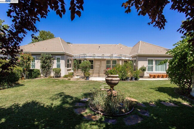 Foto del edificio - 1262 Shady Pond Ln