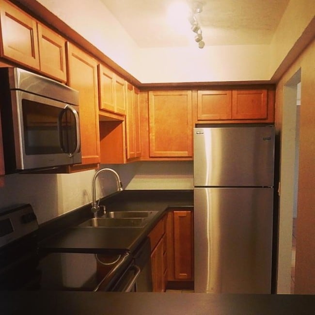 Building Photo - 3135 N Mountain Ave #1112