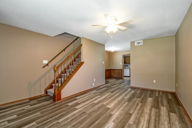 Foto del edificio - 16382 Hooper Rd