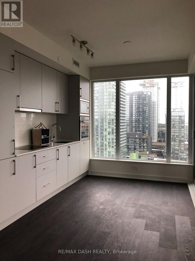 Building Photo - 27 Bathurst St