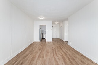 1BR, 1BA - 583SF - Living Room - 36 River Road East