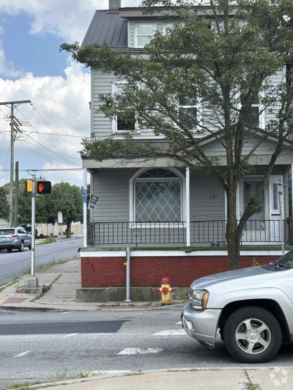 Building Photo - 801 6th Ave