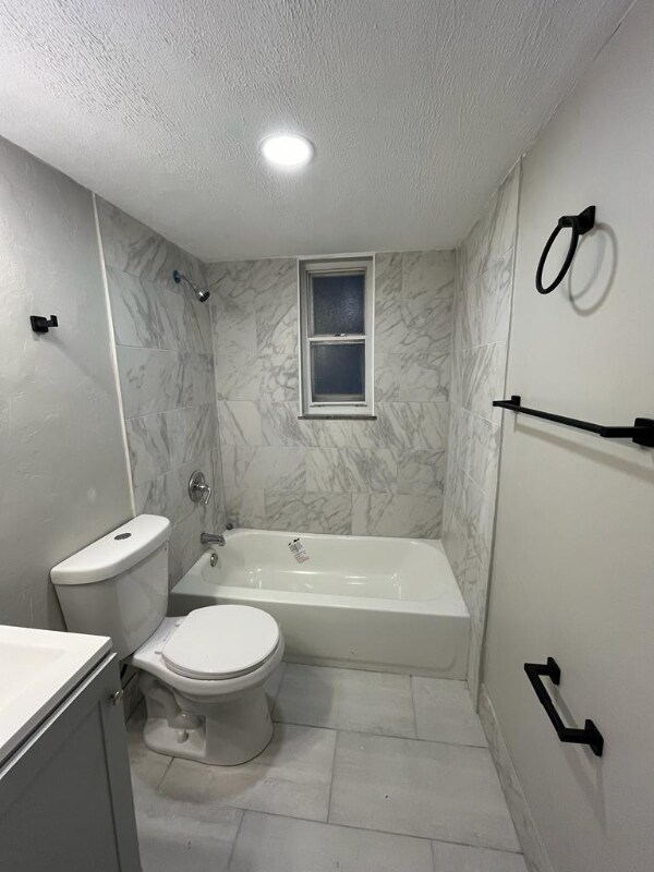 Building Photo - 285 E 200th St