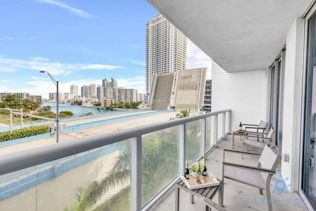 Building Photo - 2602 E Hallandale Beach Blvd