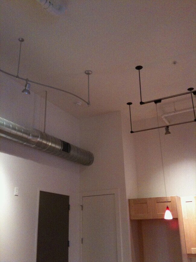 Building Photo - 342 W 200 S