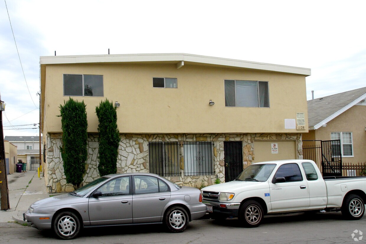 Building Photo - 1128 E 12TH St