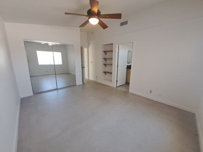 Building Photo - 4 bedroom!! Close to town and schools