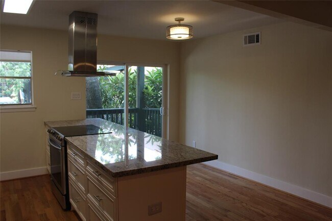 Building Photo - 8211 Kingsbrook Rd