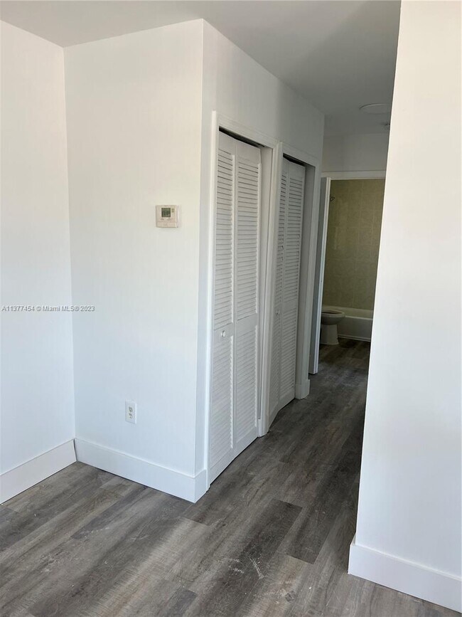 Foto del edificio - 2406 SW 16th St