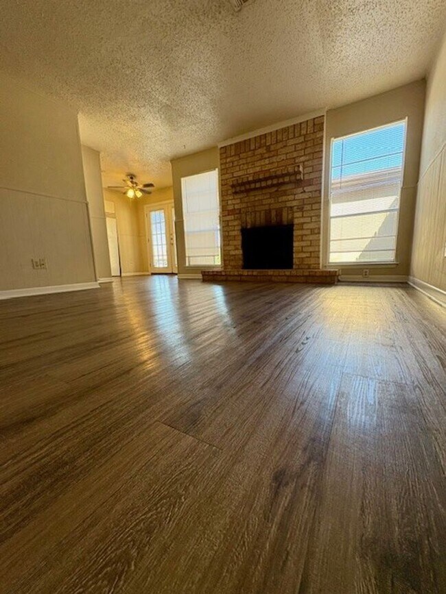 Foto del edificio - G 100-102 Gruver Circle