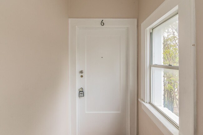 Foto del edificio - GREAT MONTICELLO 1 Bedroom, 1 Bathroom!!!