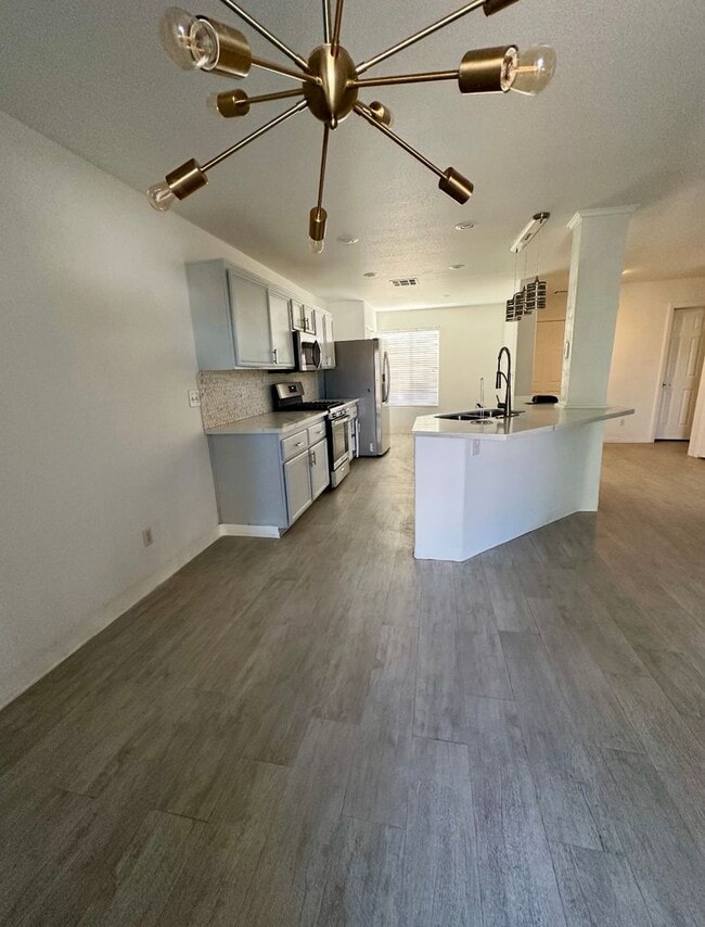 Building Photo - Must See 4 Bedroom Home!