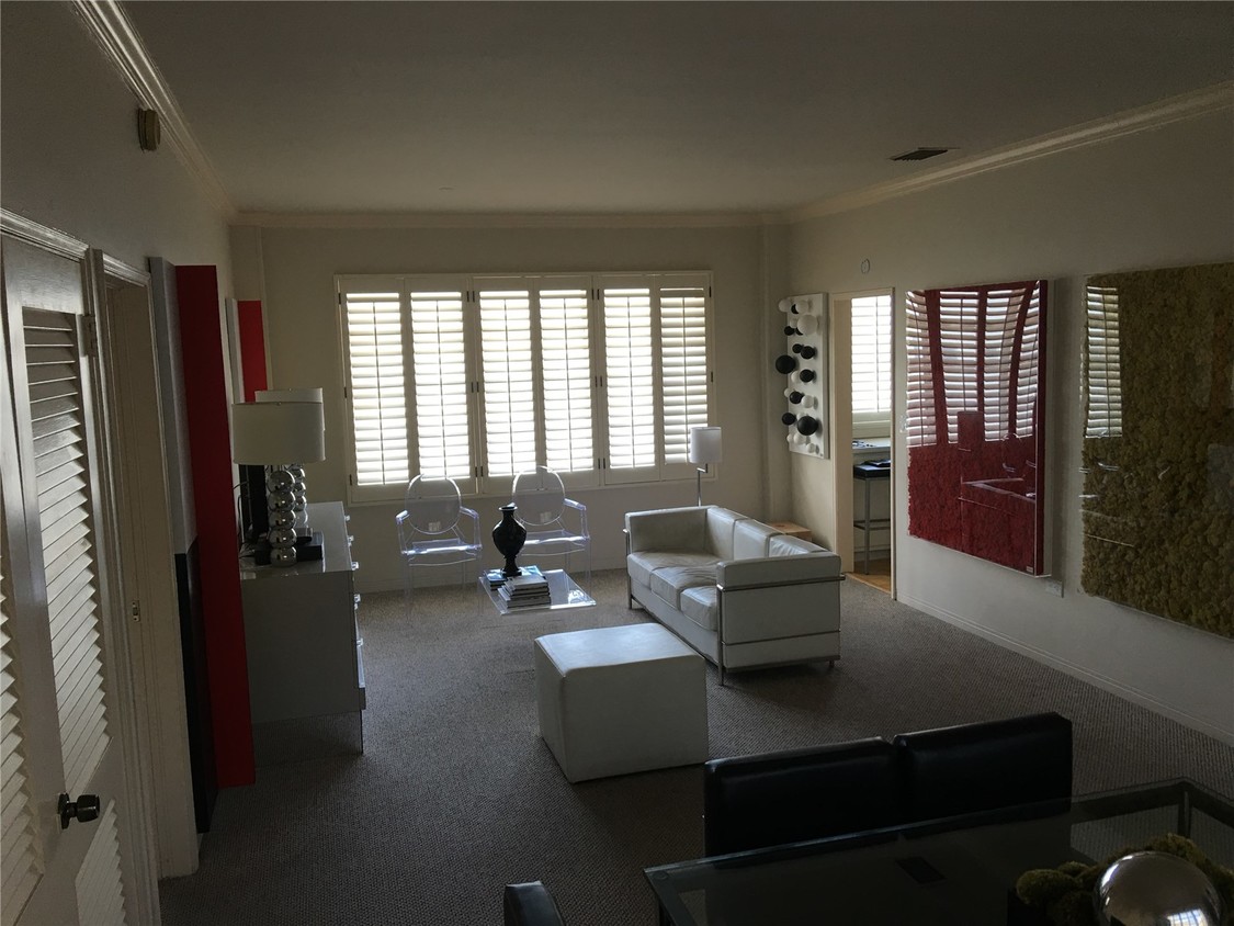 Primary Photo - 9910 Collins Ave