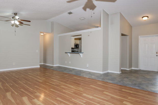 Building Photo - 222 Parkwood Dr S