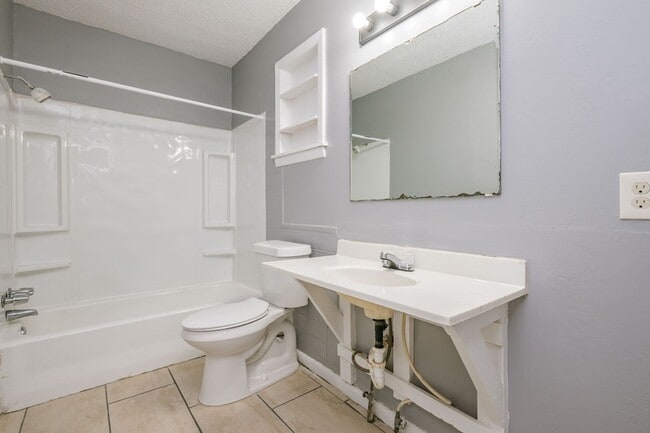 Building Photo - 620 W Amarillo Blvd