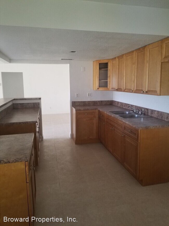 Building Photo - 4 br, 2 bath House - 3950 NW 34th St