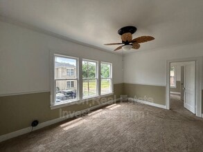 Building Photo - 320 College St
